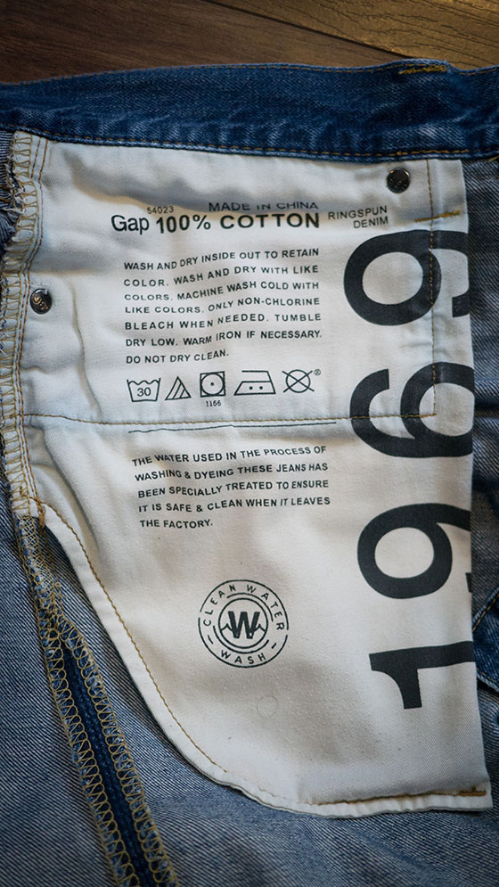 Detail on inner jeans tag